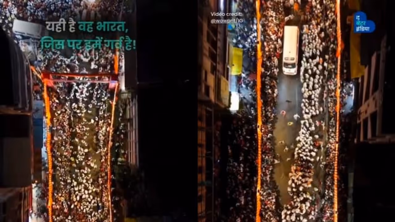 Watch: Thousands of Warkaris Make Way in Seconds to Let Ambulance Pass During Pune Procession, Viral Video Wins Hearts Watch: Thousands of Warkaris Make Way in Seconds to Let Ambulance Pass During Pune Procession, Viral Video Wins Hearts