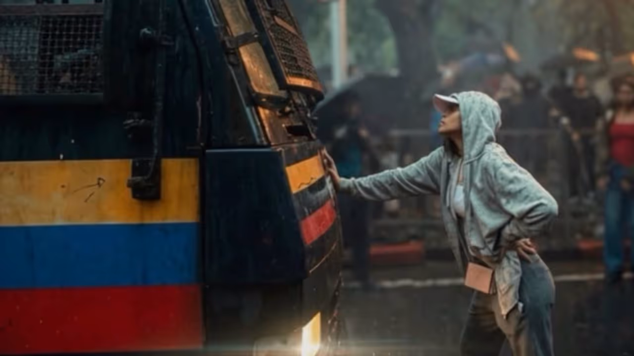 Meet Rhiya Ekousiya: The Viral CJP Girl Whose Fearless Stand in Front of Mumbai Police Van Grabbed Attention Meet Rhiya Ekousiya: The Viral CJP Girl Whose Fearless Stand in Front of Mumbai Police Van Grabbed Attention