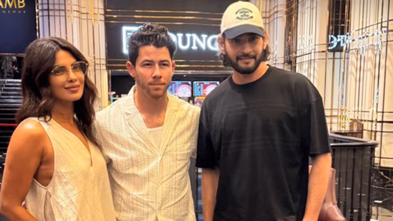 PICS! Priyanka Chopra Takes a Break from Varanasi Shoot for Movie Night with Nick Jonas and Mahesh Babu PICS! Priyanka Chopra Takes a Break from Varanasi Shoot for Movie Night with Nick Jonas and Mahesh Babu