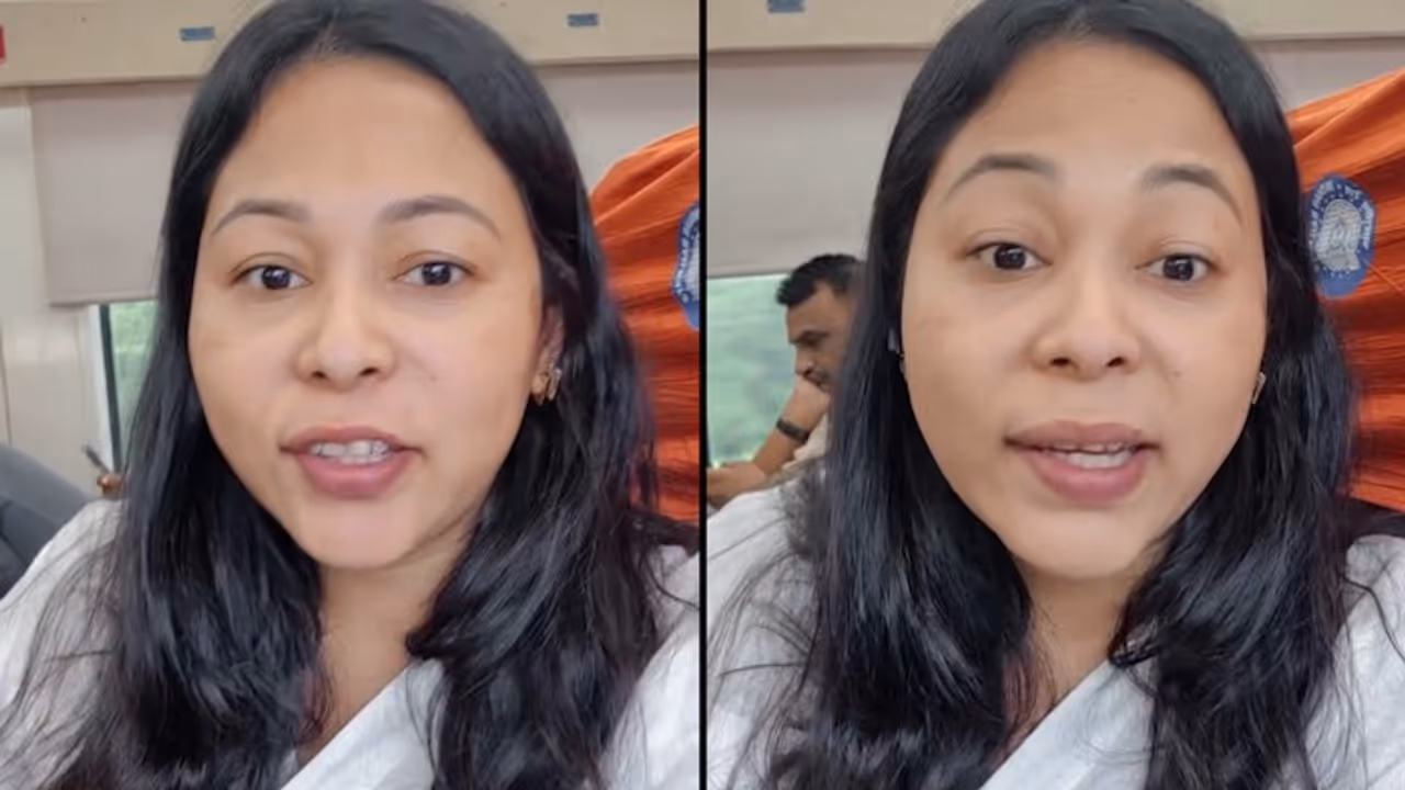 Viral Video: Woman Asks Train Passengers To Stop Playing Music Without Earphones, Social Media Backs Her (WATCH) Viral Video: Woman Asks Train Passengers To Stop Playing Music Without Earphones, Social Media Backs Her (WATCH)
