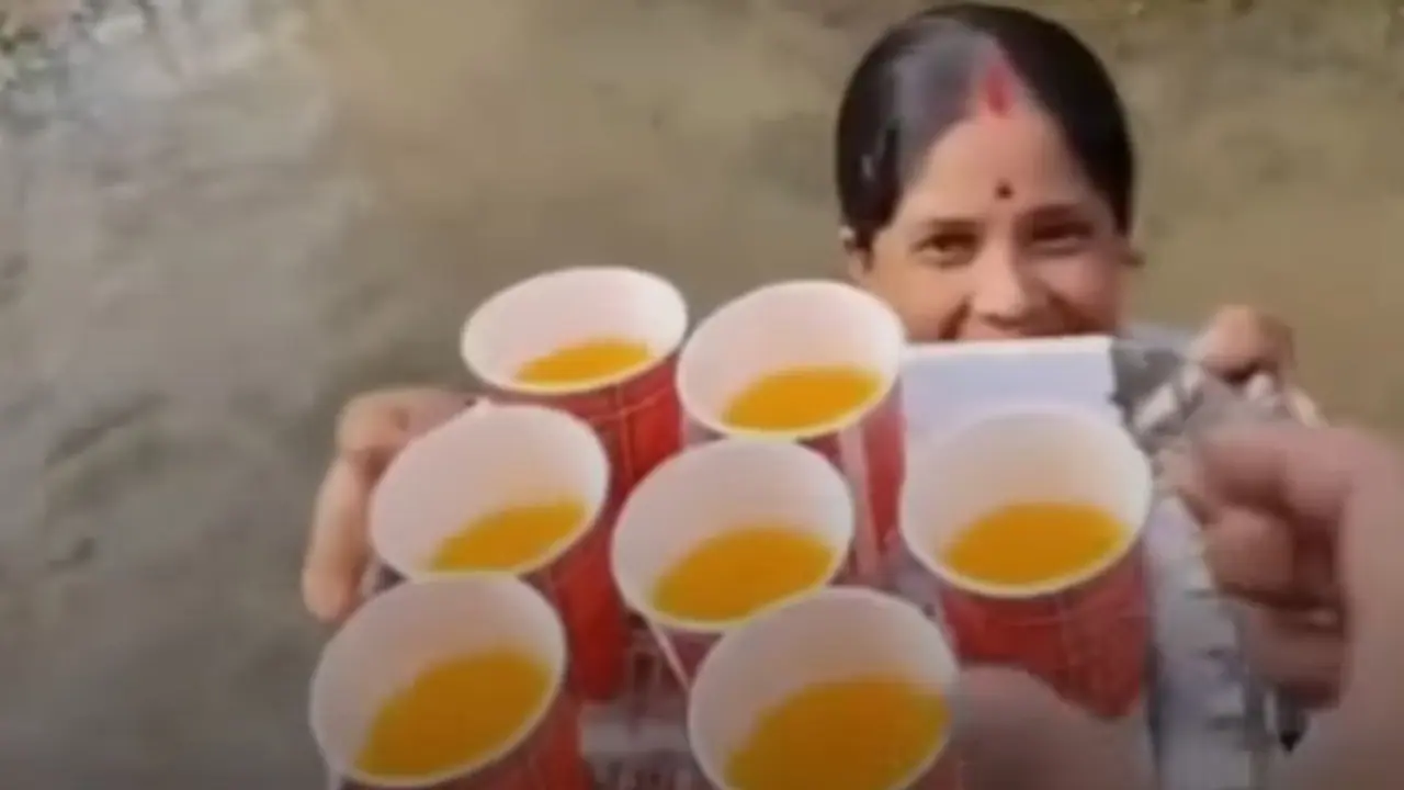 Assam Floods: Woman Serves Juice To Relief Workers While Standing Waist Deep In Floodwater, Video Goes Viral Assam Floods: Woman Serves Juice To Relief Workers While Standing Waist Deep In Floodwater, Video Goes Viral