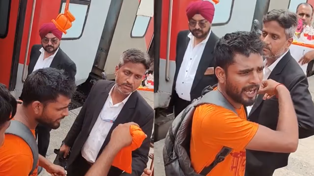 'Rs 500 Fare Plus Penalty': TTE Stops Kanwariyas Travelling Without Valid Tickets, Video Goes Viral | WATCH 'Rs 500 Fare Plus Penalty': TTE Stops Kanwariyas Travelling Without Valid Tickets, Video Goes Viral | WATCH