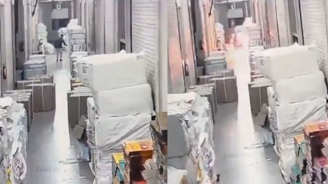 Rs 10,000 Unpaid Dues, Rs 24 Crore Loss: Ex Employee Sets Surat Textile Market on Fire; CCTV Video Goes Viral (WATCH) Rs 10,000 Unpaid Dues, Rs 24 Crore Loss: Ex Employee Sets Surat Textile Market on Fire; CCTV Video Goes Viral (WATCH)