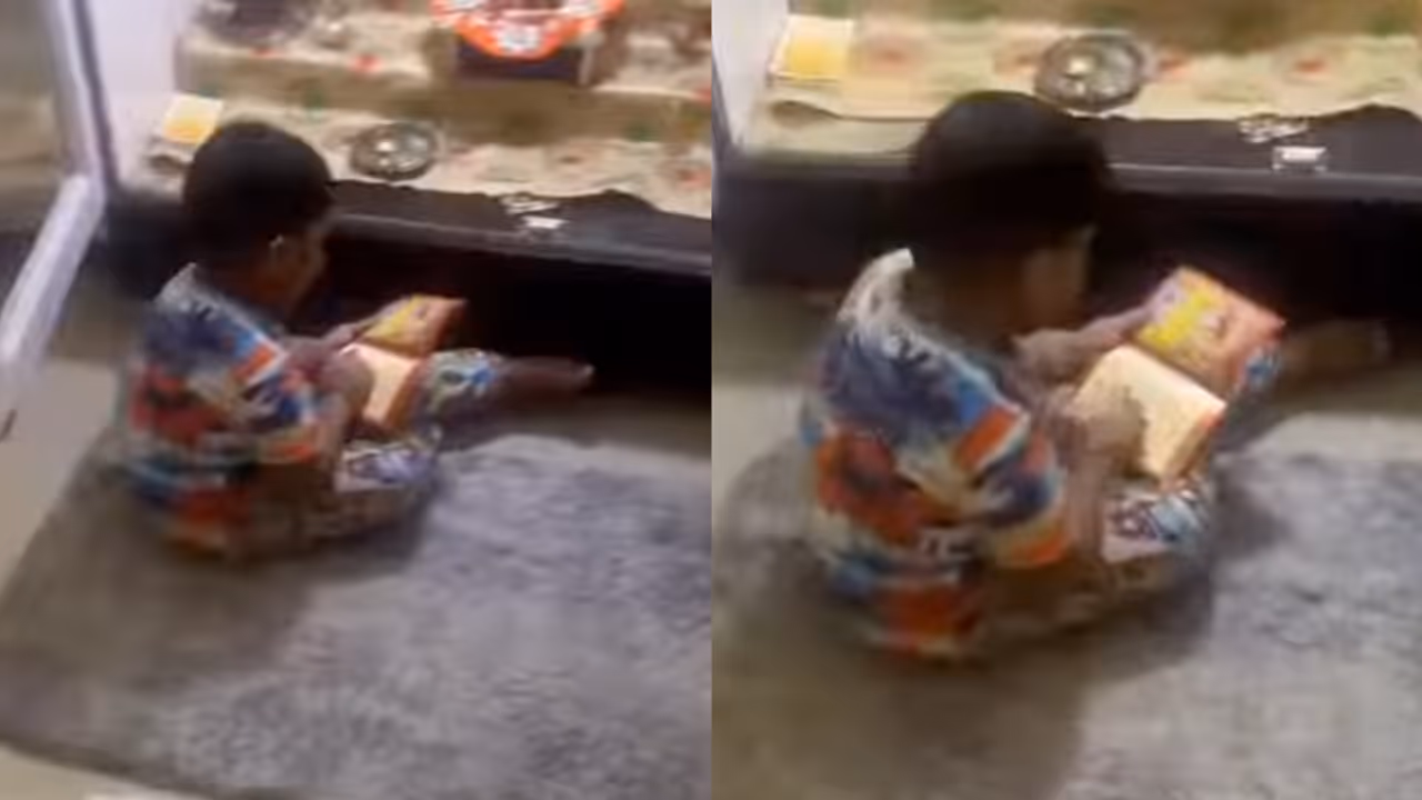 Little Boy Holds Hanuman Chalisa but Recites Nursery Rhyme; Netizens Say, ‘God Is Impressed’ | VIRAL Little Boy Holds Hanuman Chalisa but Recites Nursery Rhyme; Netizens Say, ‘God Is Impressed’ | VIRAL