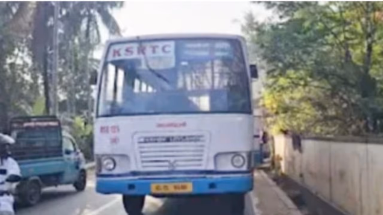 KSRTC Bus door open