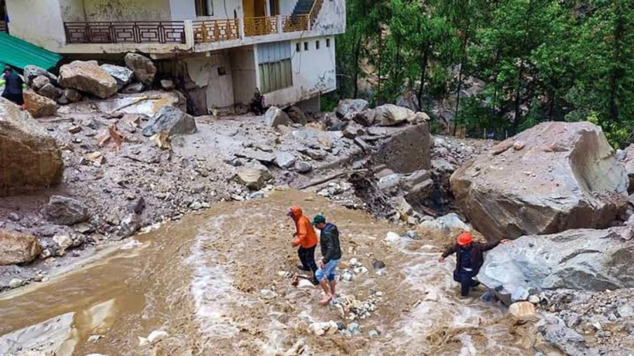 Heavy rain warning in 20 states Heavy rain warning in 20 states