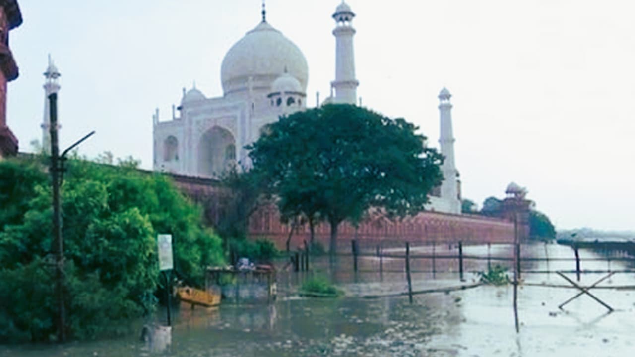 Taj Mahal and flood