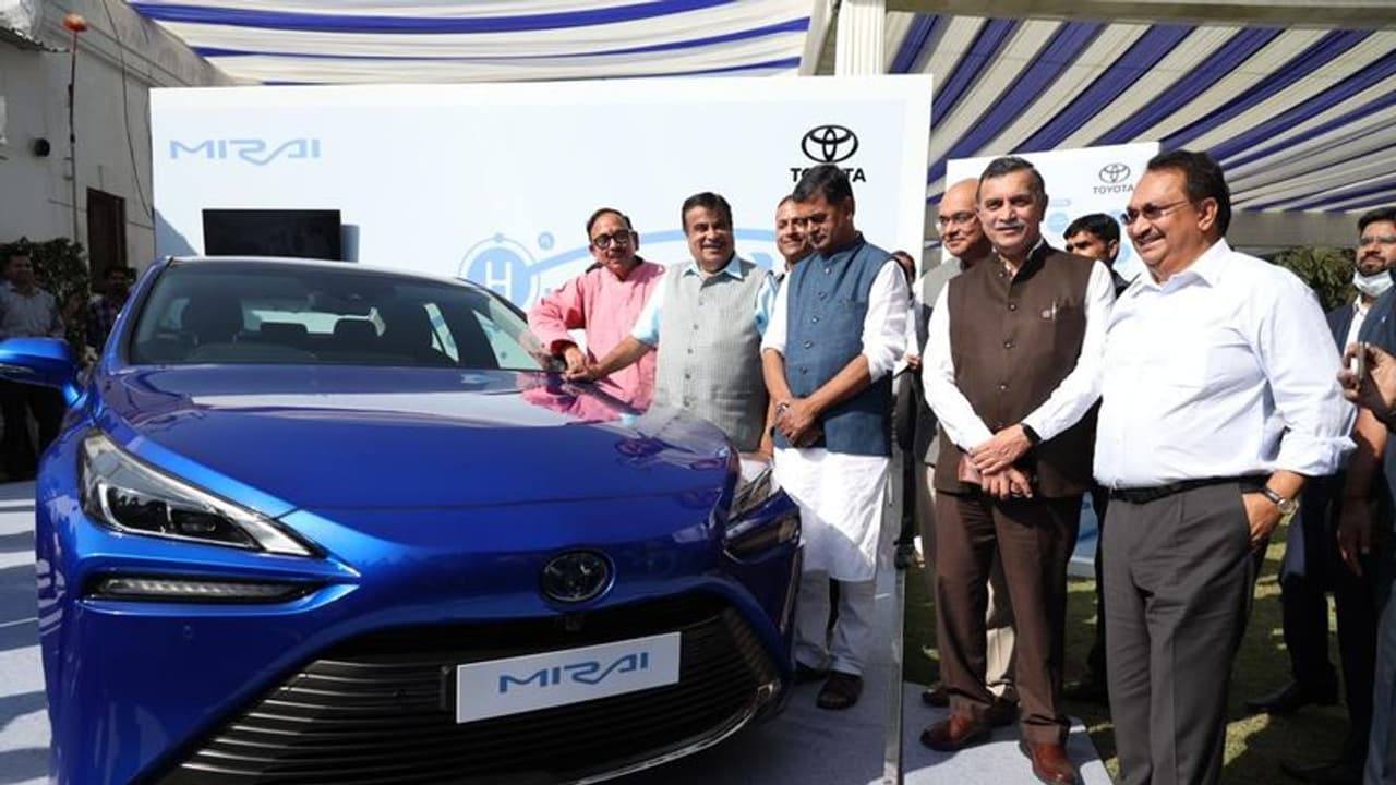 Nitin Gadkari launch Toyota Mirai Nitin Gadkari launch Toyota Mirai