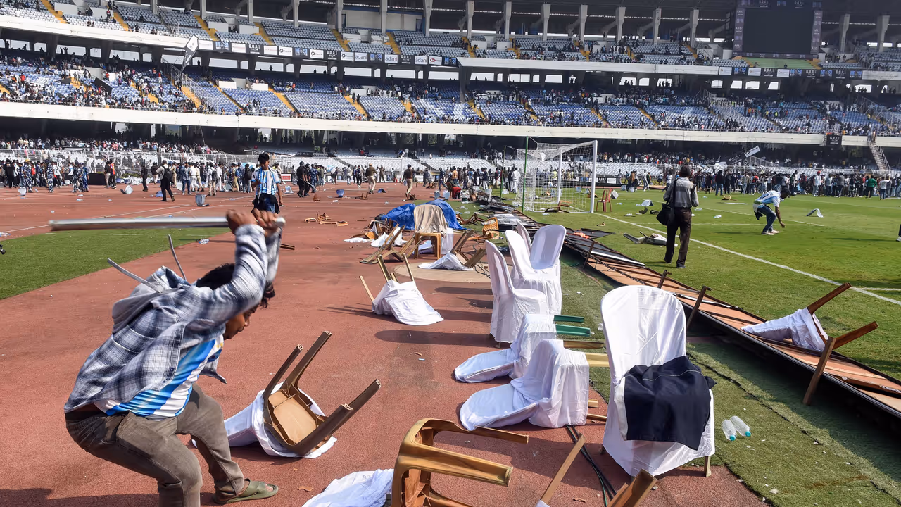 Angry Messi fans vandalise the Salt Lake Stadium in Kolkata Angry Messi fans vandalise the Salt Lake Stadium in Kolkata