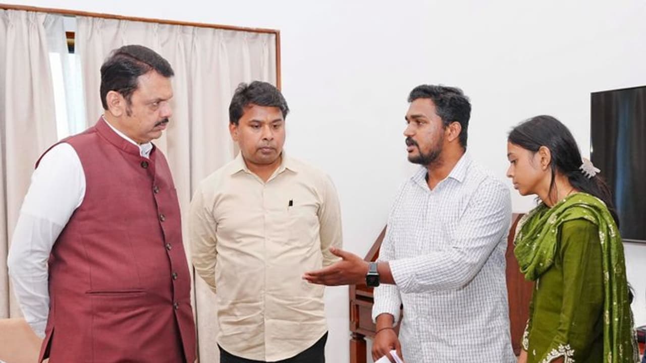 Tanisha Bhise family met CM Devendra Fadnavis Tanisha Bhise family met CM Devendra Fadnavis