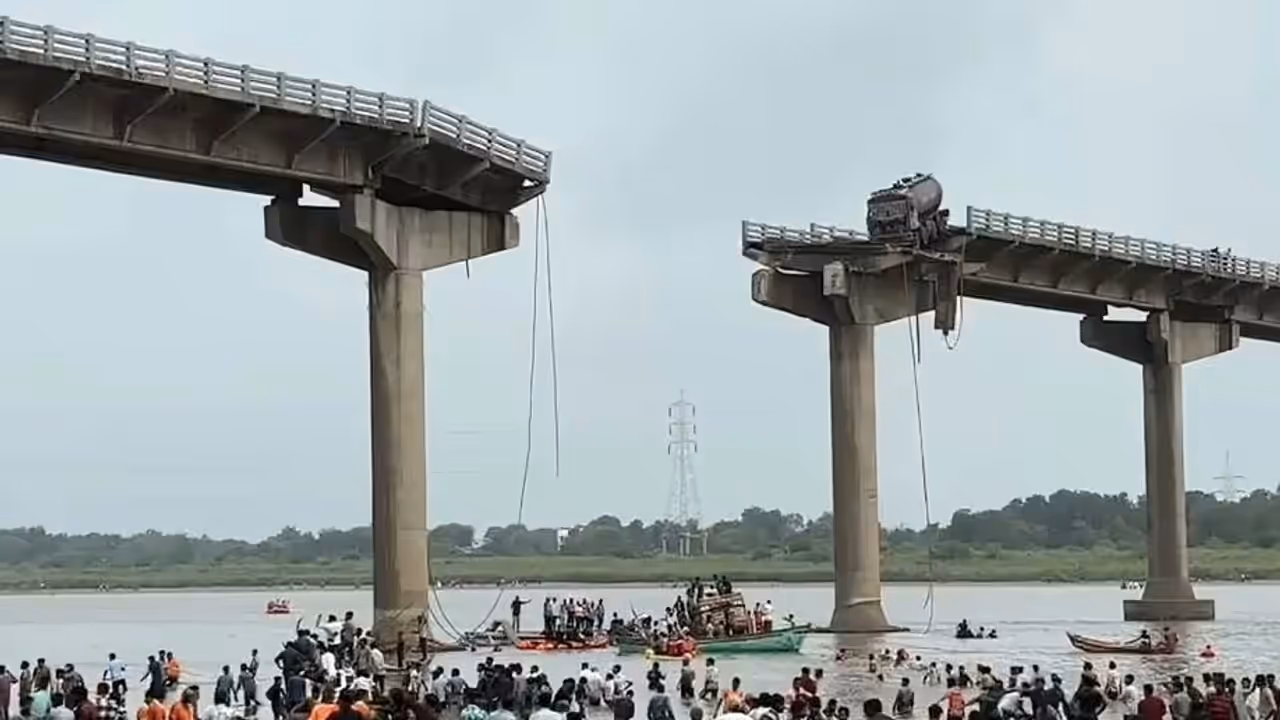 Vadodara bridge collapse