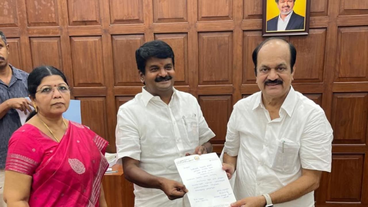 Vijayabaskar Vijayabaskar