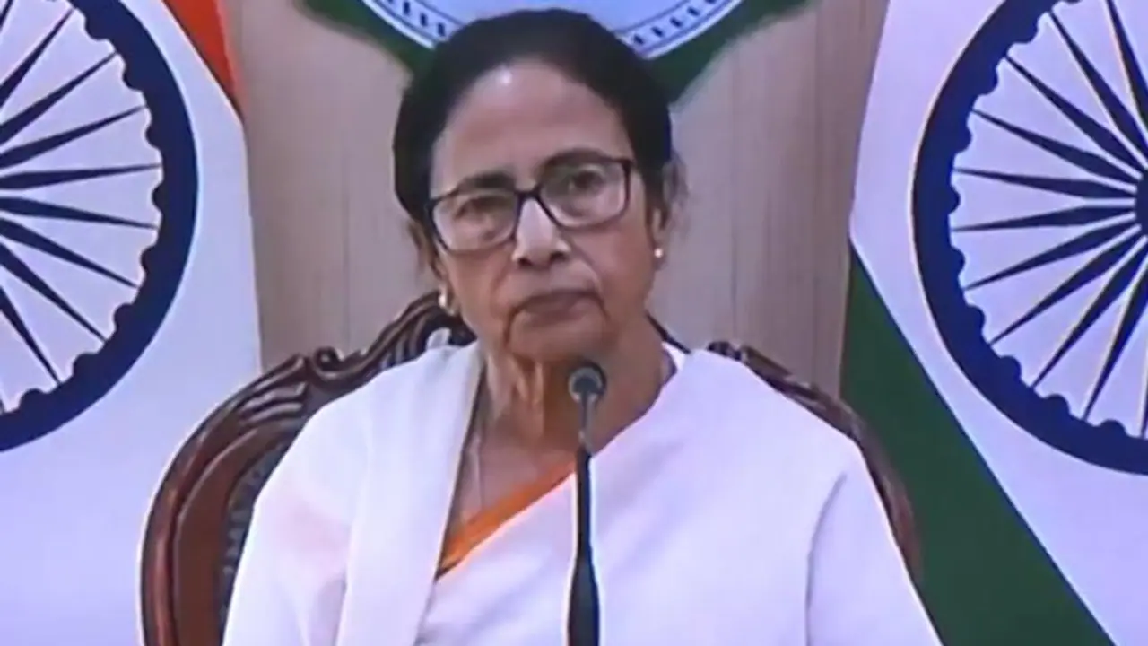 Mamata Banerjee SLAMS Waqf Bill