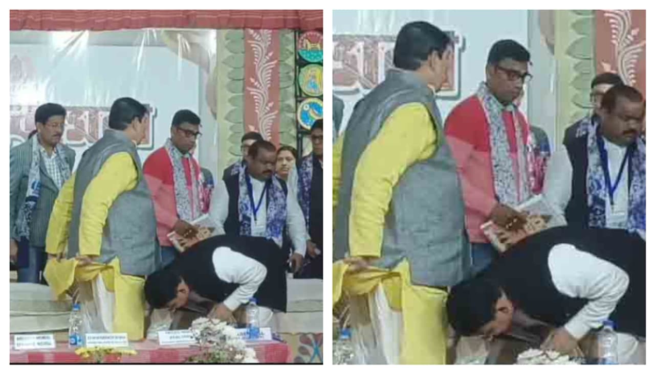 Anubrata Mondal and Kajal Sheikh on the same stage at the Kenduli Joydev Mela in Birbhum bsm Anubrata Mondal and Kajal Sheikh on the same stage at the Kenduli Joydev Mela in Birbhum bsm