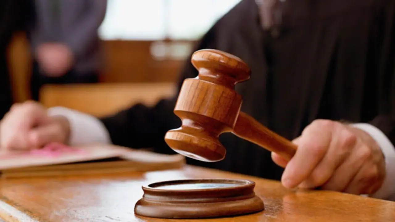 court hammer 2.jpg court hammer 2.jpg