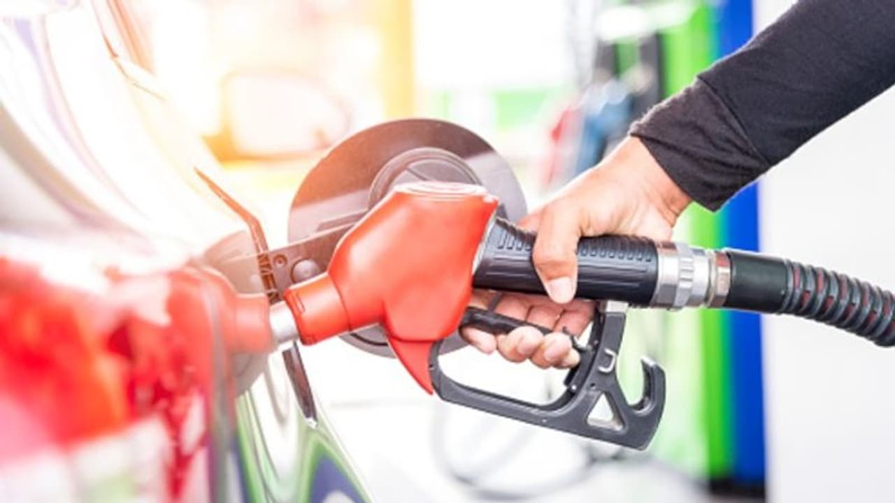 Russian petrol pump offers free fuel to those in bikini Russian petrol pump offers free fuel to those in bikini