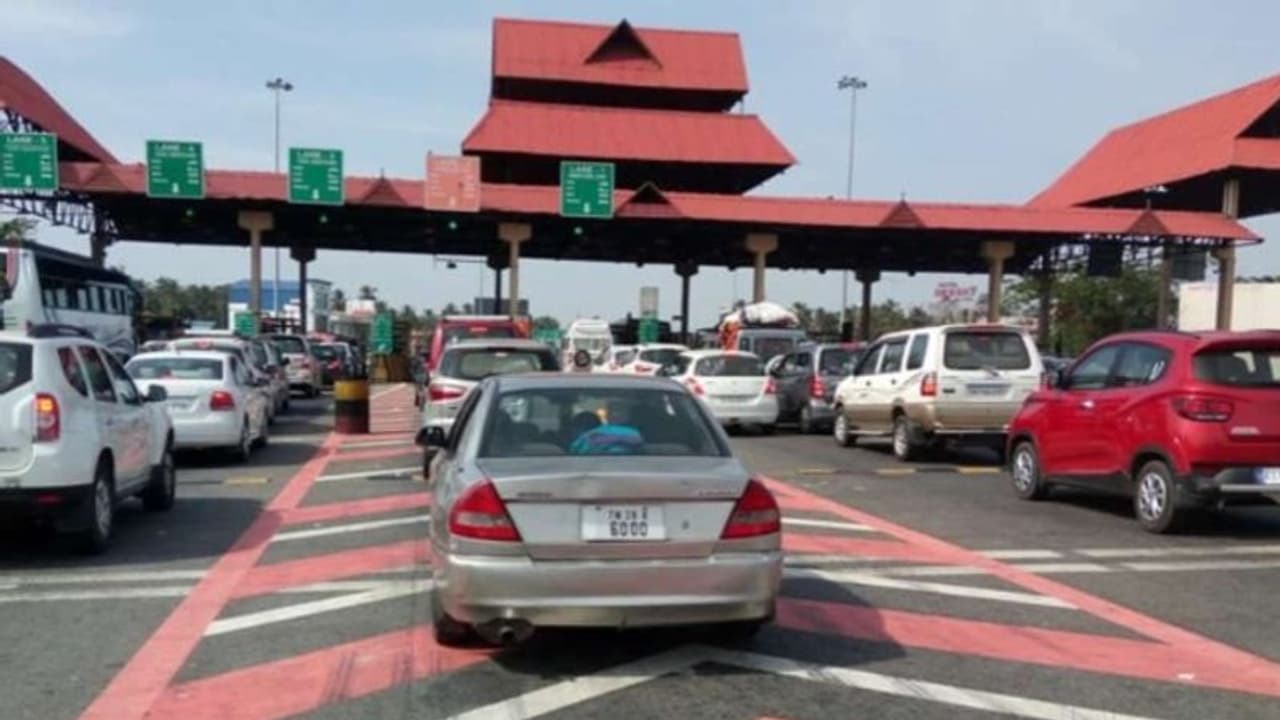 Paliyekkara toll plaza Paliyekkara toll plaza