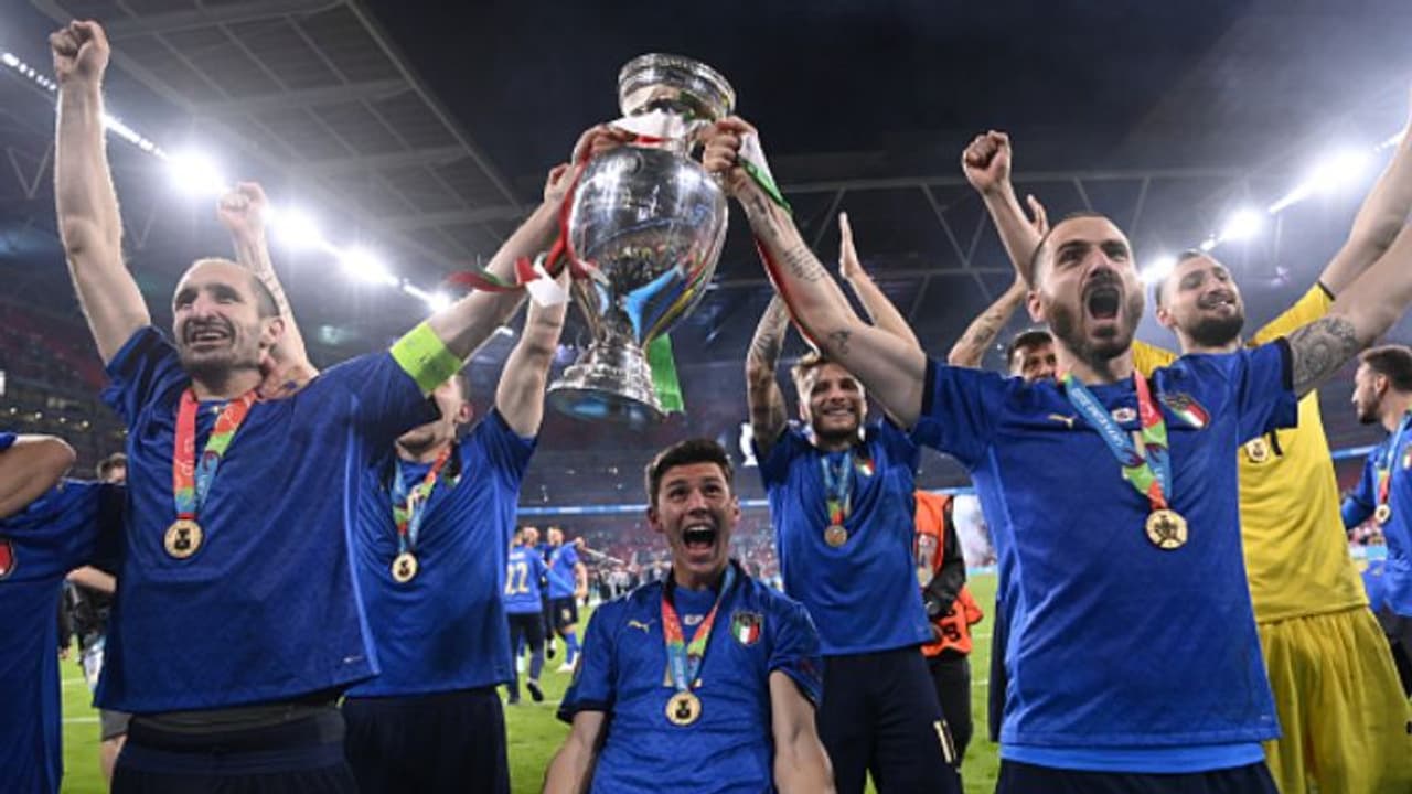 Leonardo Bonucci and Giorgio Chiellini celebrate Italy s Euro 2020 win in different way spb Leonardo Bonucci and Giorgio Chiellini celebrate Italy s Euro 2020 win in different way spb
