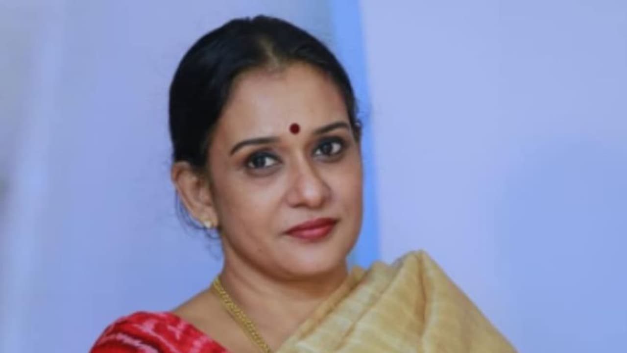 Maala Parvathi Maala Parvathi