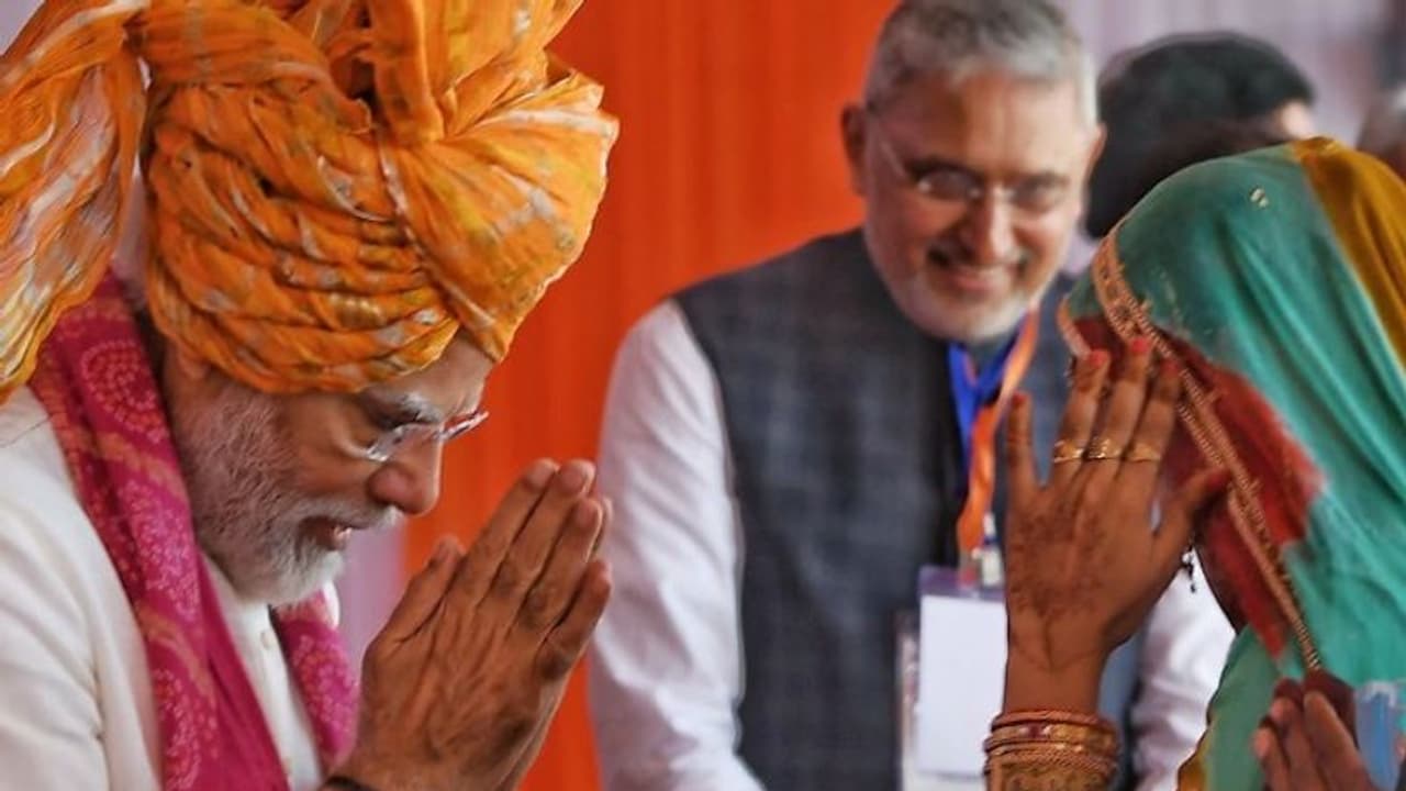 pm modi in gujarat inaugurated and visited the new dairy complex at Diyodar pm modi in gujarat inaugurated and visited the new dairy complex at Diyodar