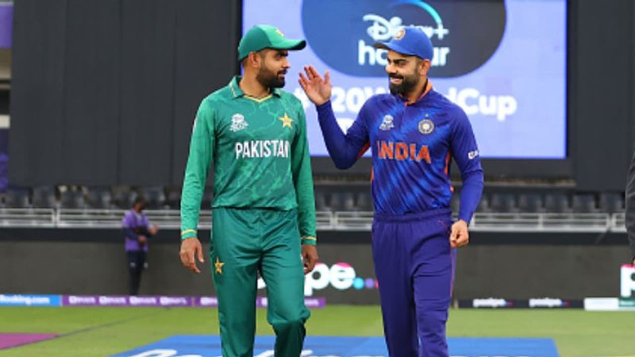 Former Indian Captain Virat Kohli give reply on Pakistan Skipper Babar Azam tweet spb Former Indian Captain Virat Kohli give reply on Pakistan Skipper Babar Azam tweet spb