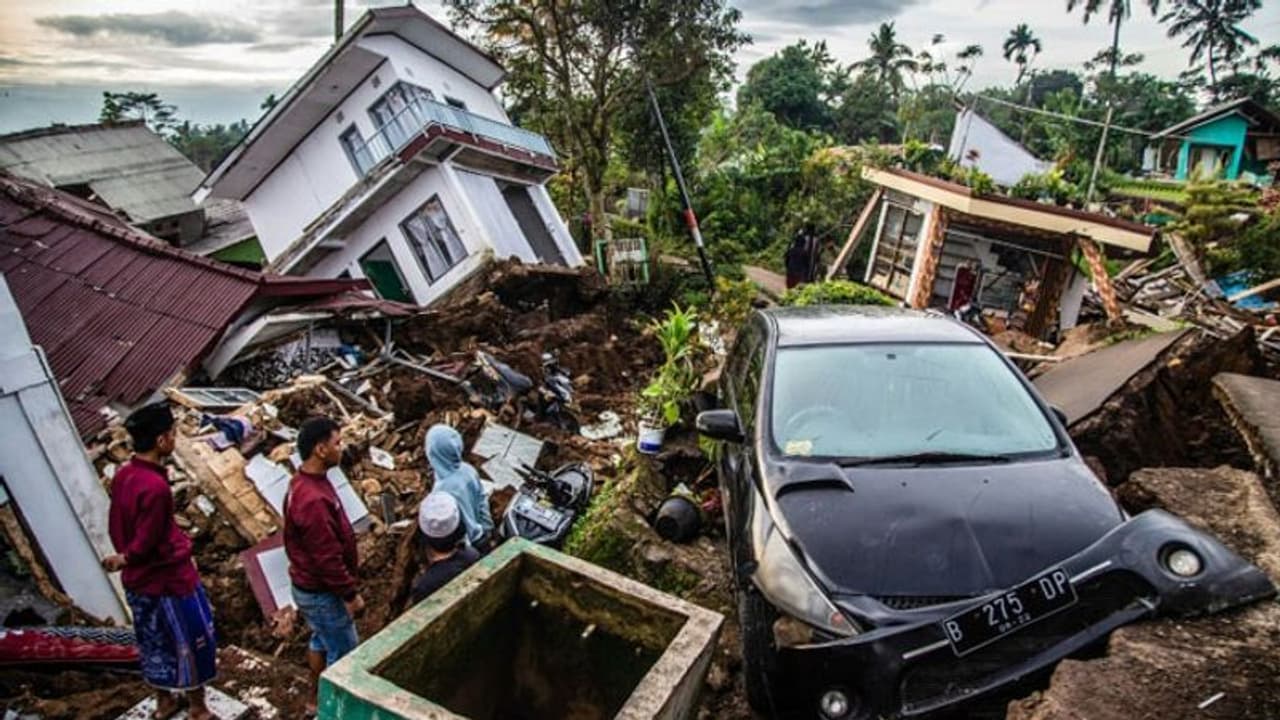 Devastating earthquake in Indonesia, shocking pictures Devastating earthquake in Indonesia, shocking pictures