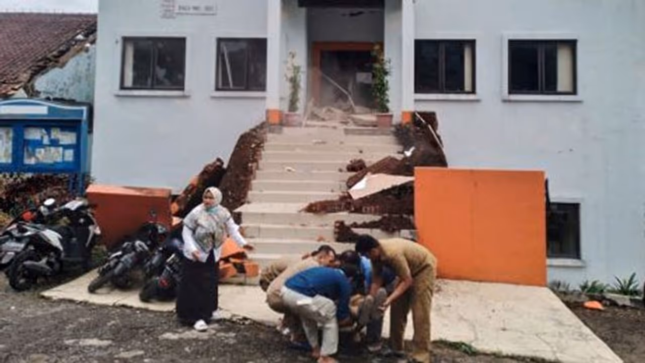 Devastating earthquake in Indonesia, shocking pictures Devastating earthquake in Indonesia, shocking pictures