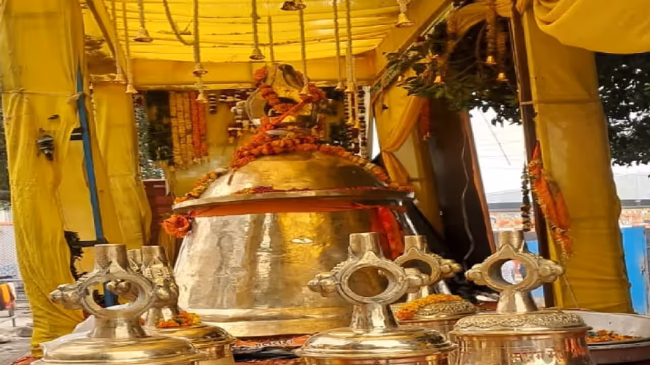 2400 kg huge bell installed for prayer in Ayodhya Ram temple bsm