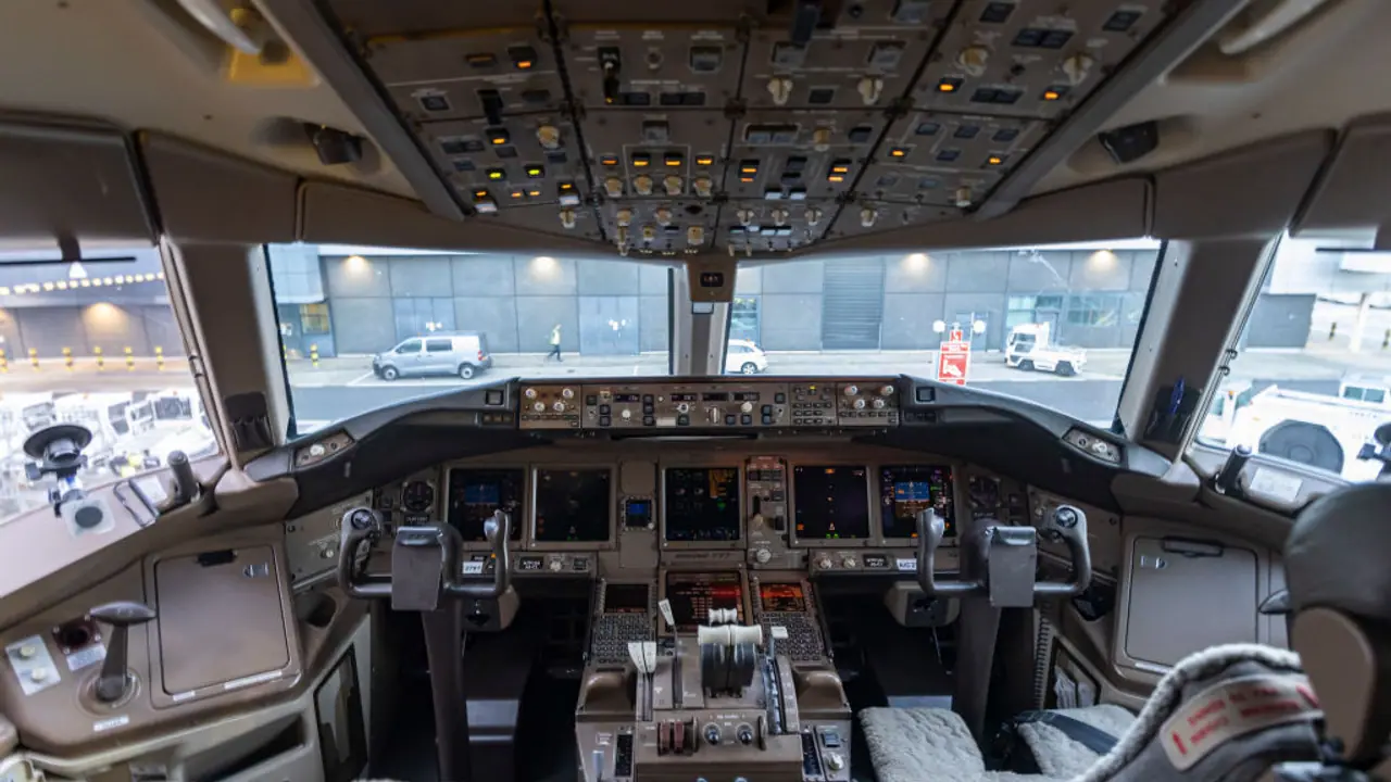 Boeing pilot deck