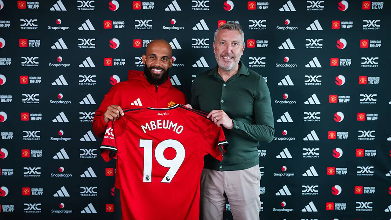 Bryan Mbeumo signs for Manchester United