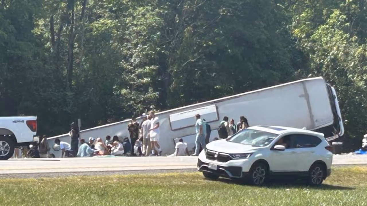 New York tour bus crashes