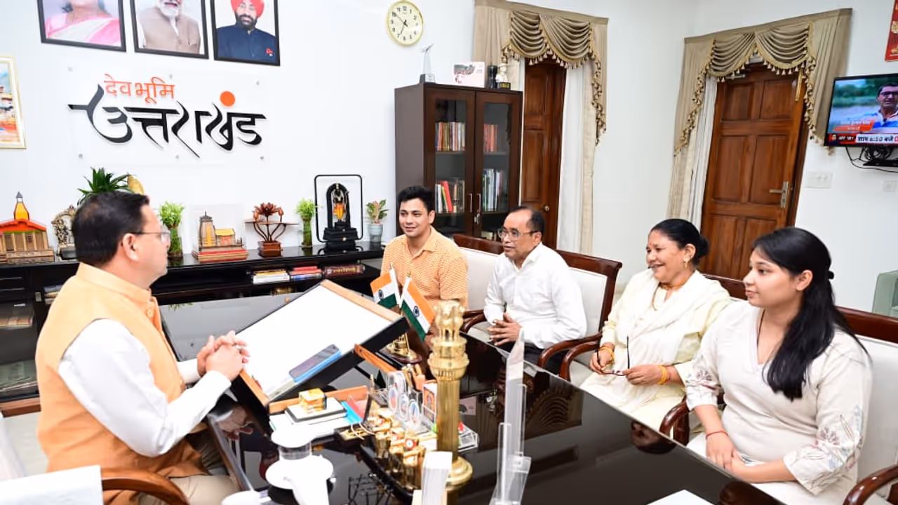 Uttarakhand CM Dhami Assures Chef Keshav Negi of Continued Government Support and Assistance Uttarakhand CM Dhami Assures Chef Keshav Negi of Continued Government Support and Assistance