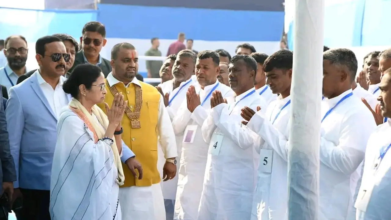 Mamata Banerjee meets fishermen released from Bangladesh from Gangasagar stage bsm Mamata Banerjee meets fishermen released from Bangladesh from Gangasagar stage bsm
