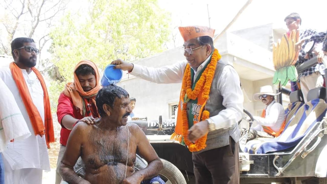 Bankura BJP candidate Subhash Sarkar got involved in controversy during Lok Sabha election campaign bsm Bankura BJP candidate Subhash Sarkar got involved in controversy during Lok Sabha election campaign bsm