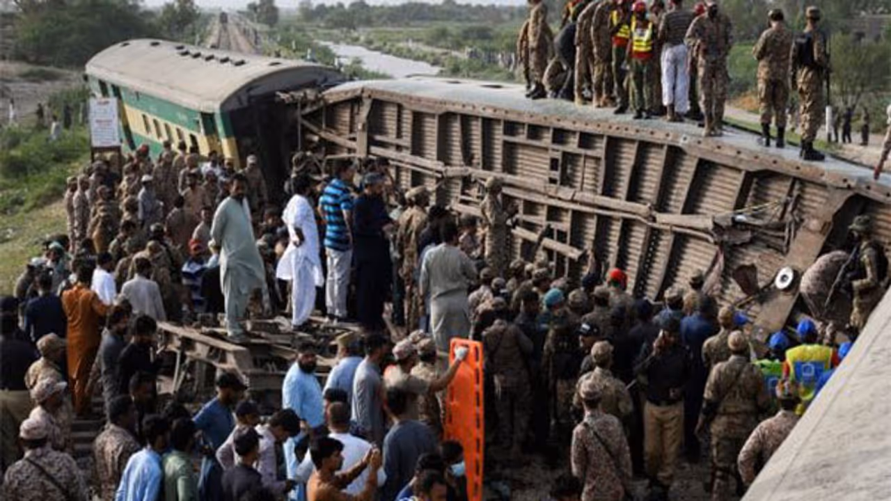 Pakistan crisis baloch separatists at Peshawar bound train Passengers taken hostage bsm Pakistan crisis baloch separatists at Peshawar bound train Passengers taken hostage bsm