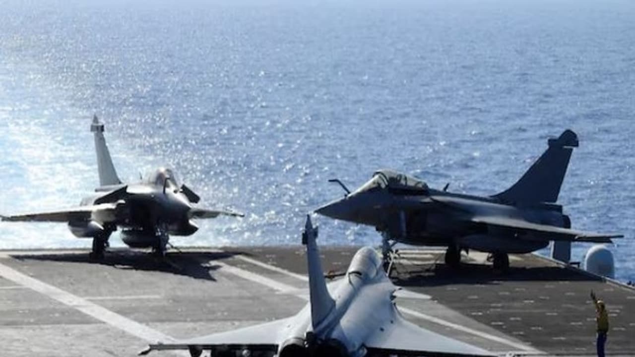 Rafale Marine fighter jet taxis on the flight deck of France's Charles de Gaulle nuclear powered aircraft carrier operating in the Mediterranean Sea (Image/Reuters)