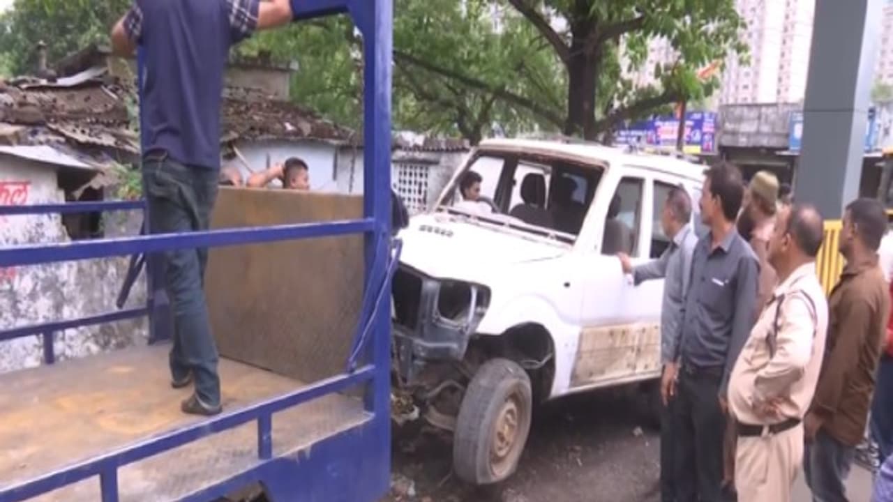 Scrap vehicle being removed by the team (Photo / ANI)