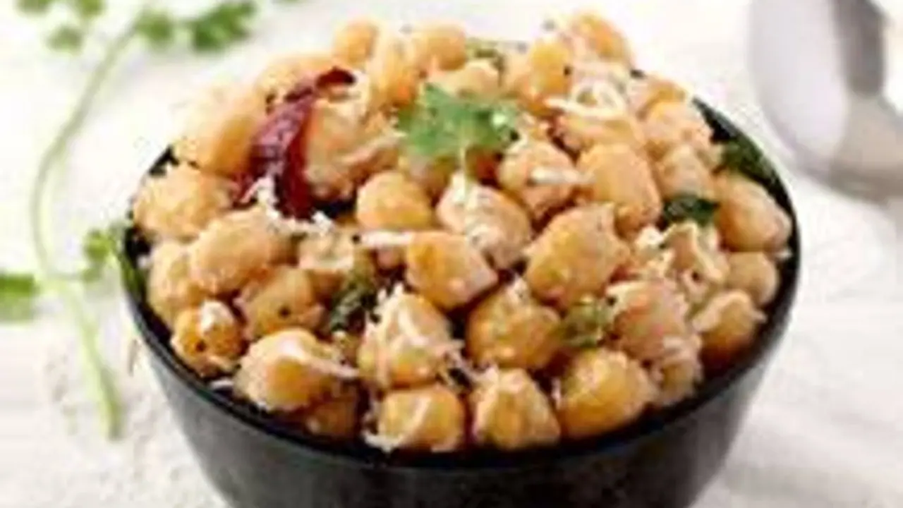 Sundal This is the favoured snack of beach goers in Tamil Nadu. It is a perfect antidote for all greasy, deep fried snacks on a rainy day. Chickpeas are sautéed with coconut in a mixture of curry leaves and spices and is served with filter coffee.