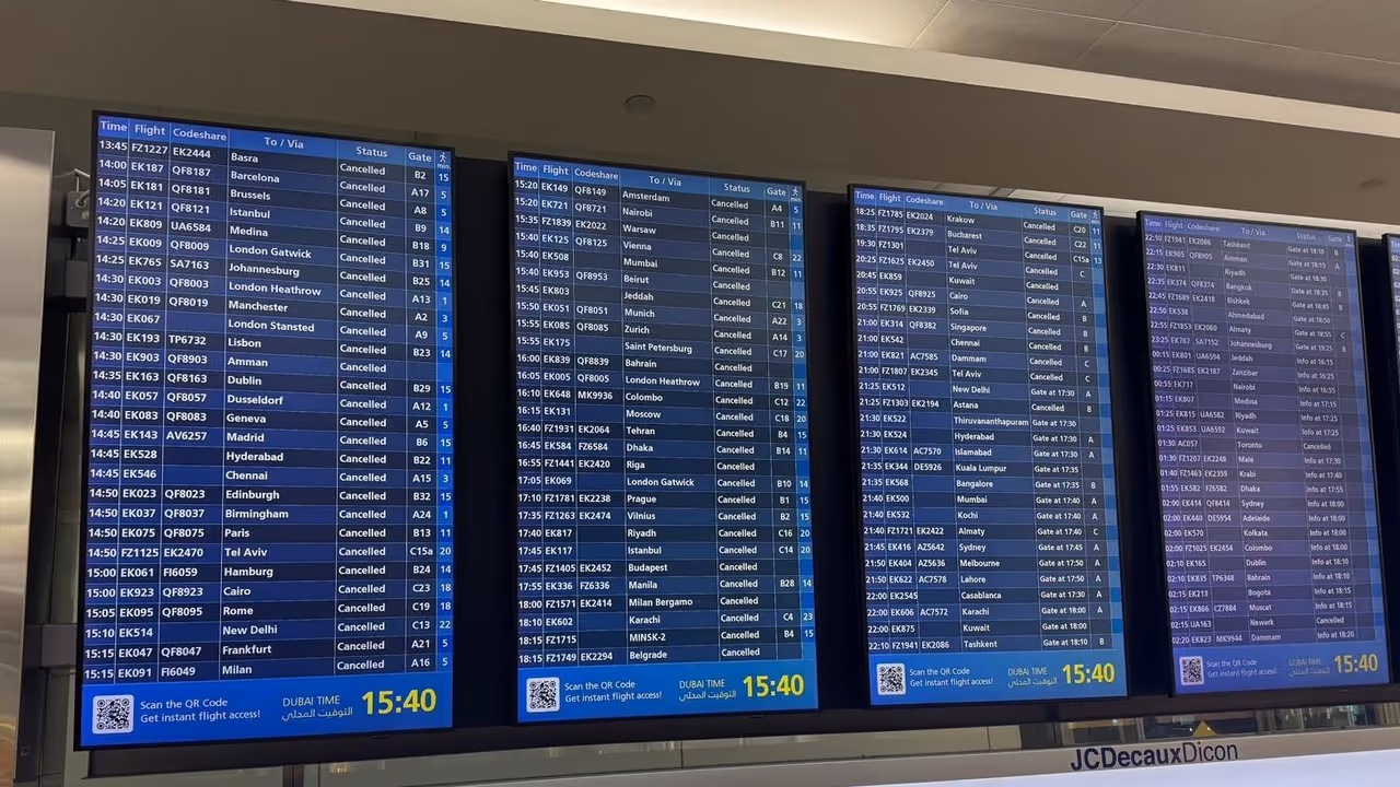 Dubai Airports in Chaos After Operations Suspended Amid Iran Strikes Dubai Airports in Chaos After Operations Suspended Amid Iran Strikes