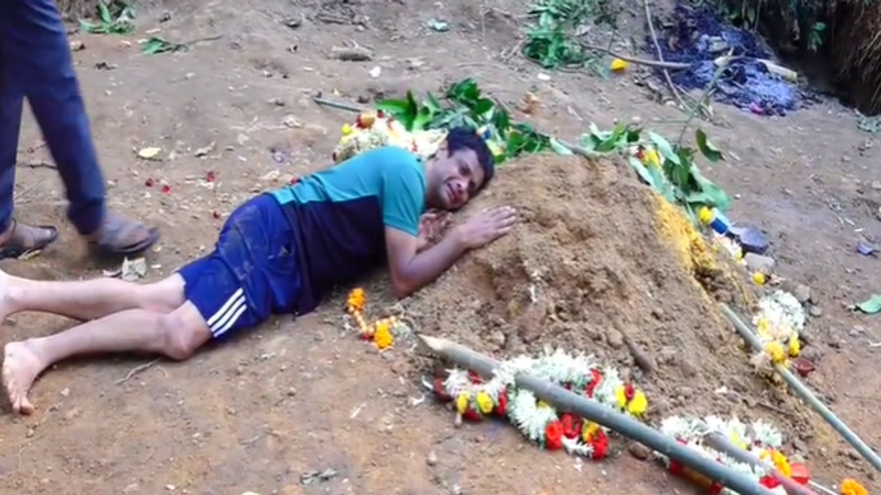 Hassan Bhoomik Father Laxman Grieves Son Died In Chinnaswamy Stampede san