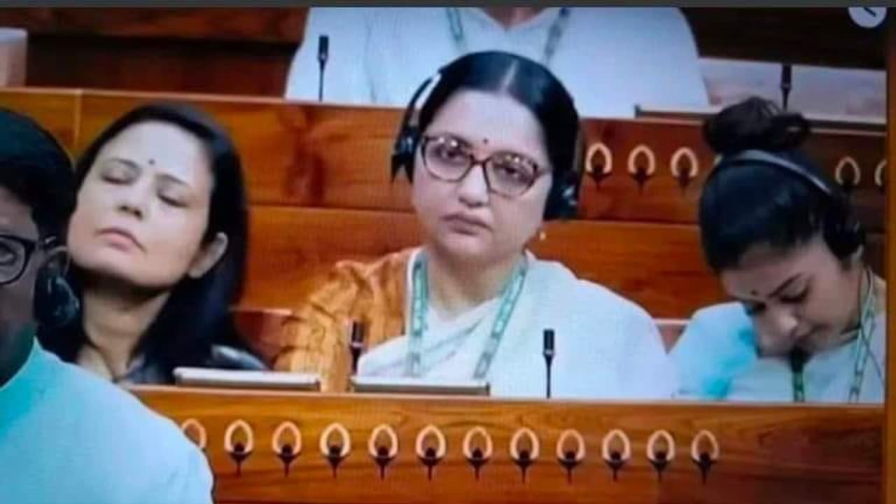 June malia mahua moitra saayoni ghoshs parliament picture is viral on social media bsm June malia mahua moitra saayoni ghoshs parliament picture is viral on social media bsm