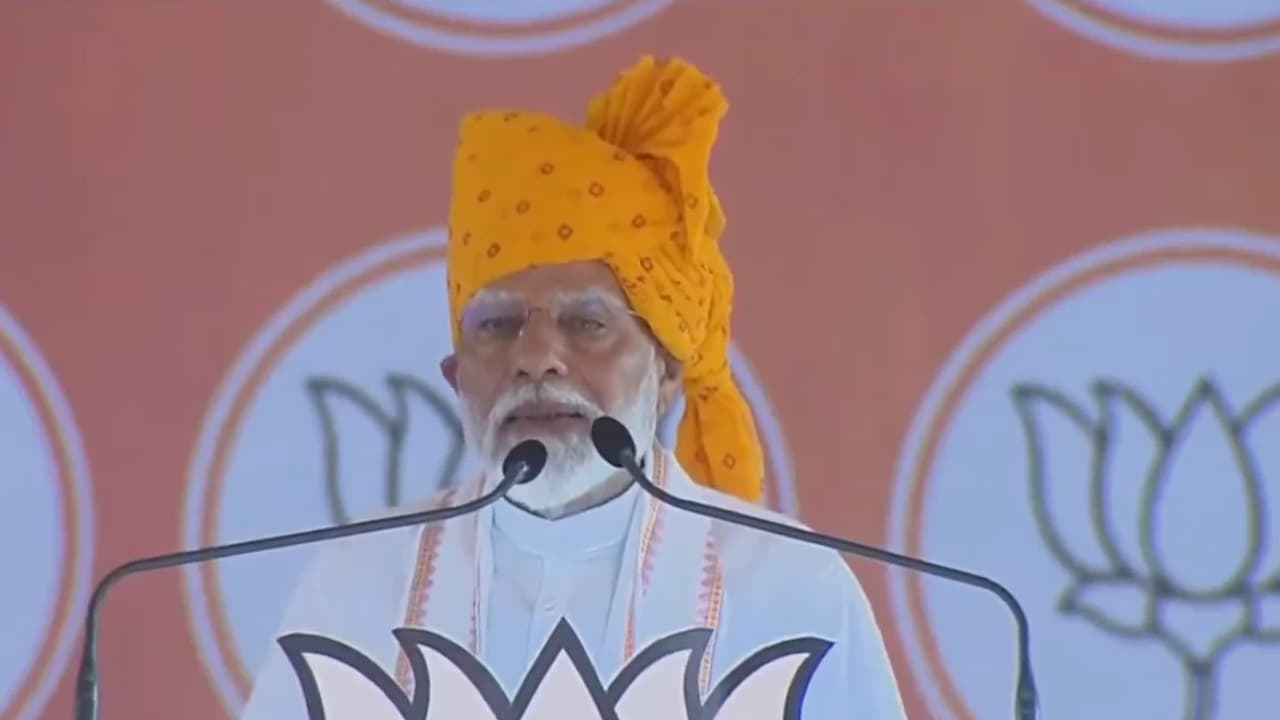 Narendra Modi attacks again on Congress manifesto says womens gold will be confiscated bsm Narendra Modi attacks again on Congress manifesto says womens gold will be confiscated bsm