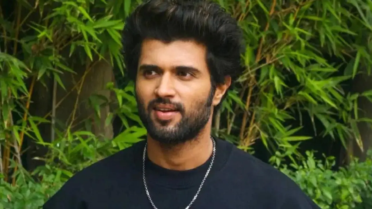 vijay deverakonda birthday ram charan to prabhas and these south heros flop in bollywood vijay deverakonda birthday ram charan to prabhas and these south heros flop in bollywood