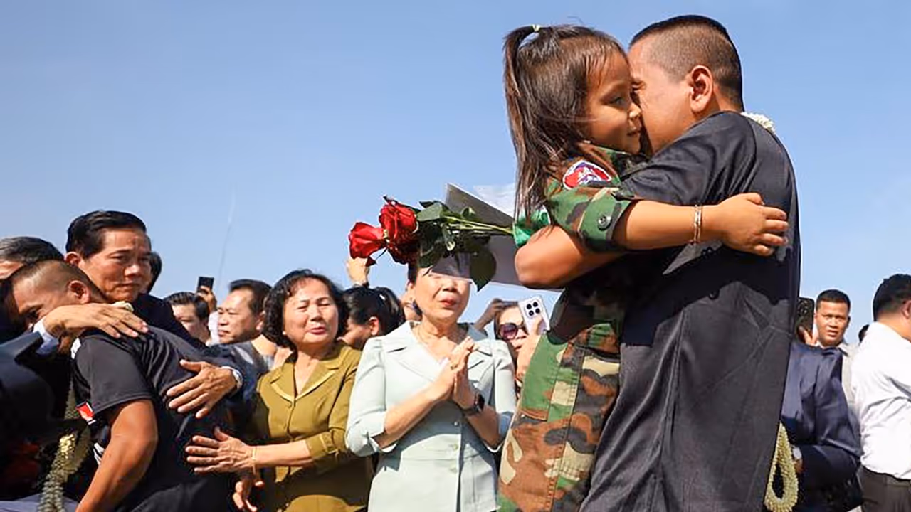 Thailand Releases 18 Cambodian Soldiers Held Since July Thailand Releases 18 Cambodian Soldiers Held Since July