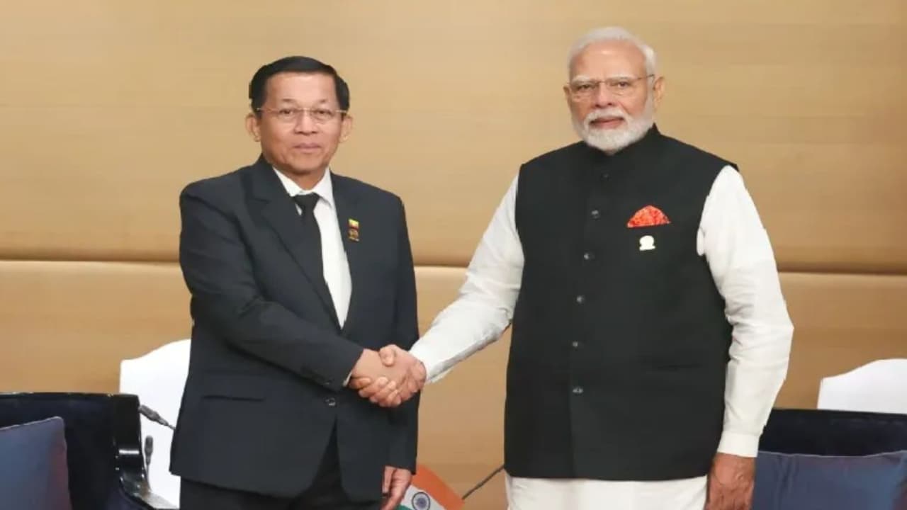 पीएम मोदी ने म्यांमार के वरिष्ठ जनरल महामहिम मिन आंग ह्लाइंग से मुलाकात की पीएम मोदी ने म्यांमार के वरिष्ठ जनरल महामहिम मिन आंग ह्लाइंग से मुलाकात की
