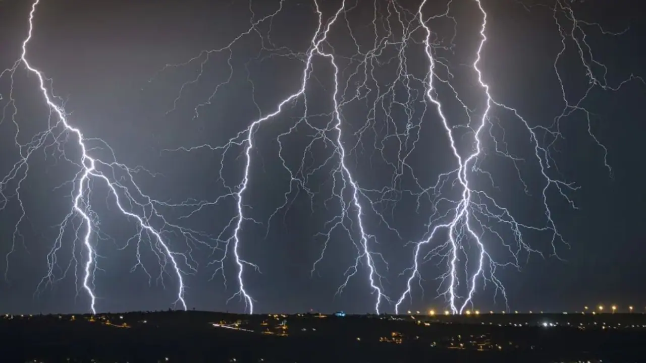 यूपी में आंधी तूफान का अलर्ट