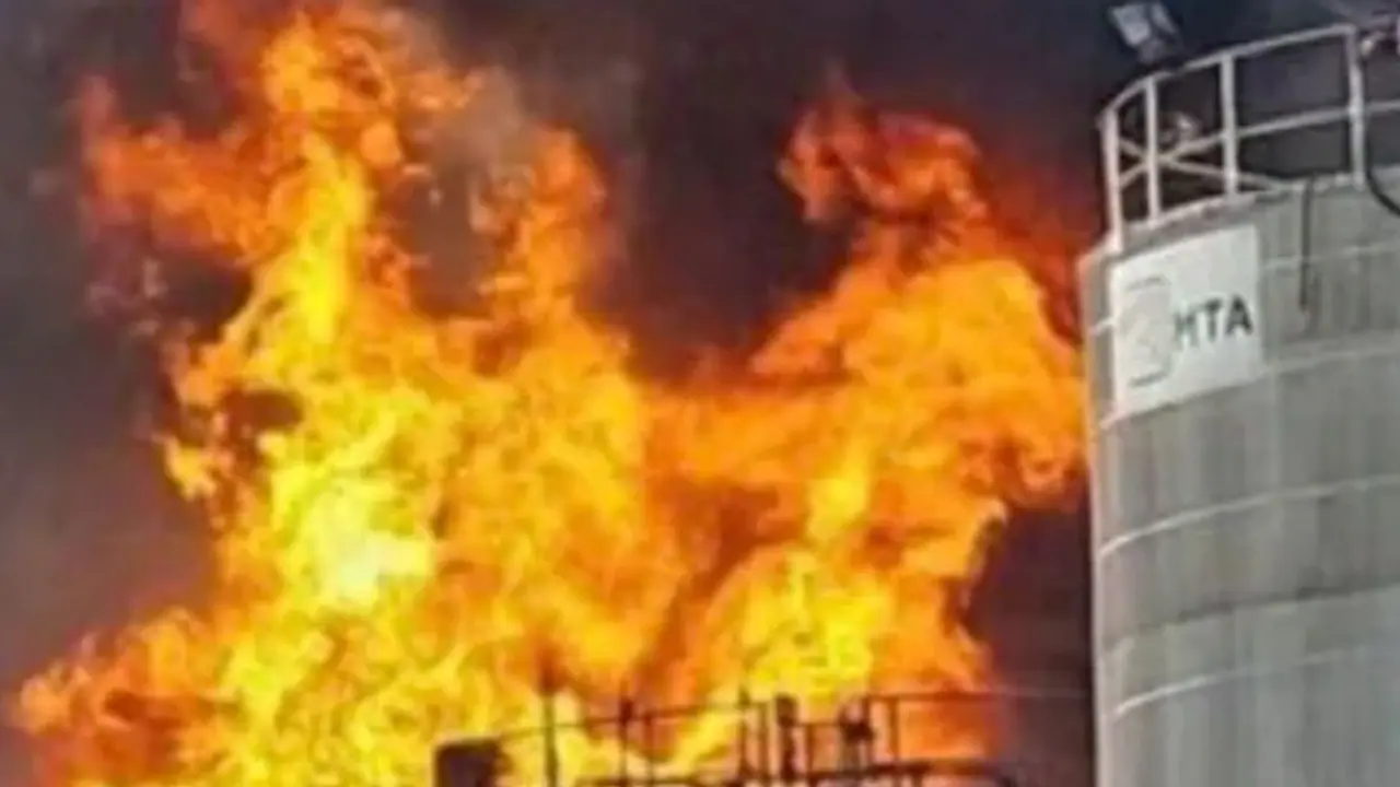 ईरान के बंदरगाह पर विस्फोट ईरान के बंदरगाह पर विस्फोट