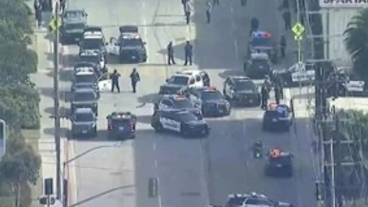 Los Angeles के कॉलेज में हुई फायरिंग Los Angeles के कॉलेज में हुई फायरिंग