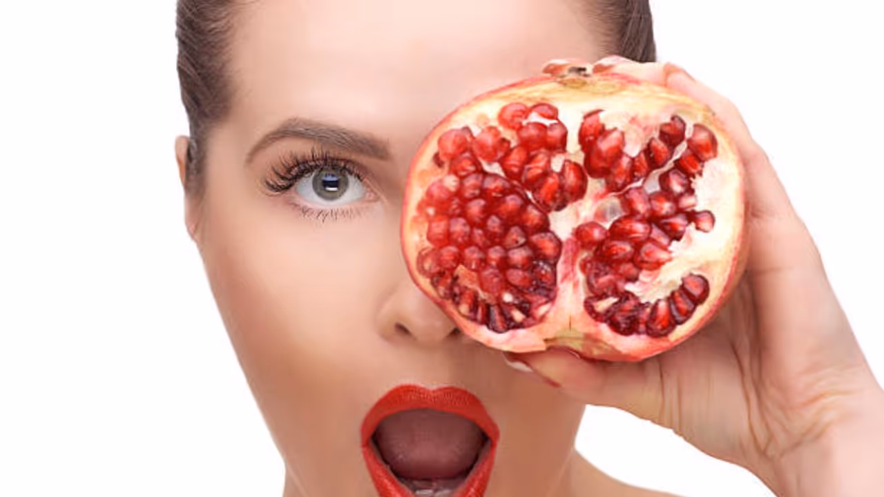 Pomegranate for glowing skin