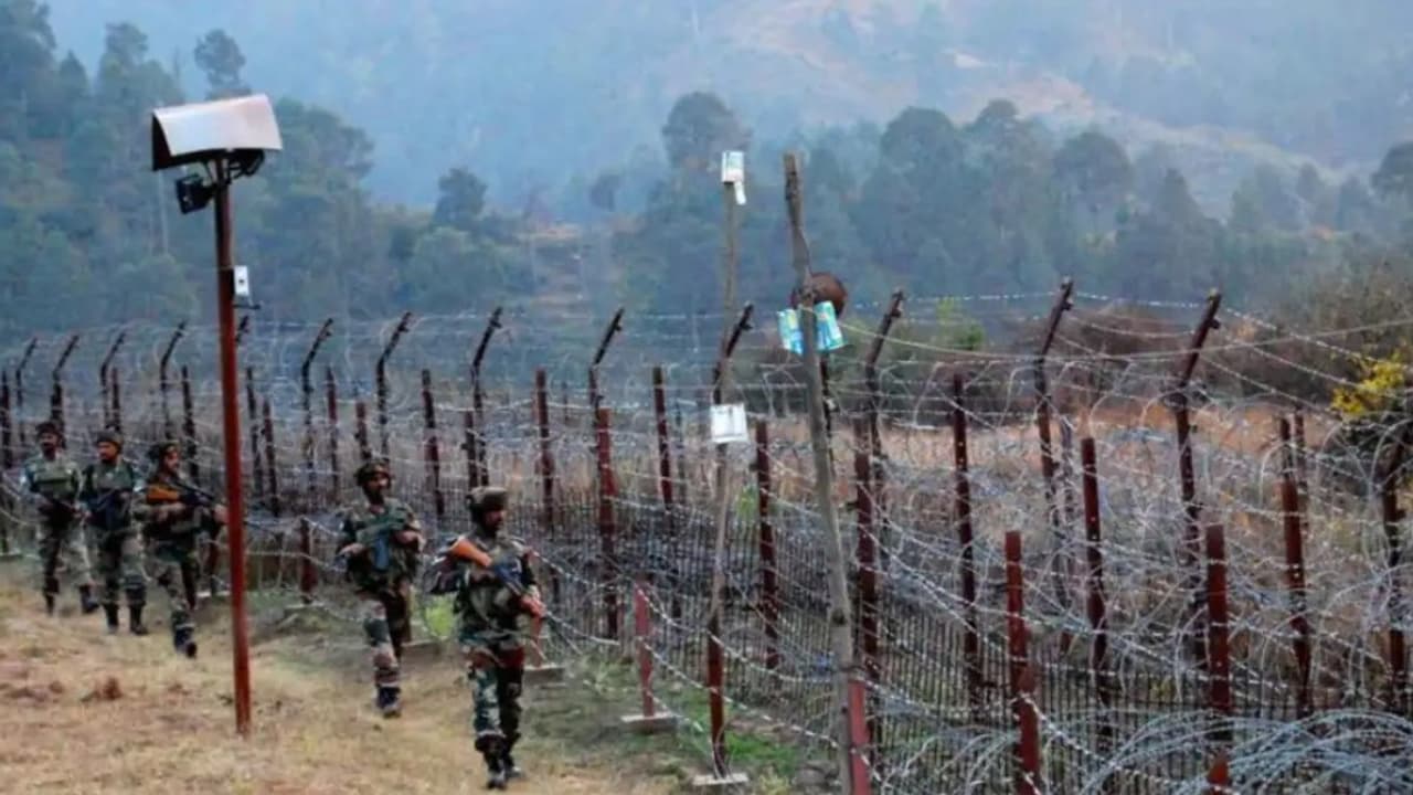 बीती रात सीमा पर कैसै रहा माहौल?